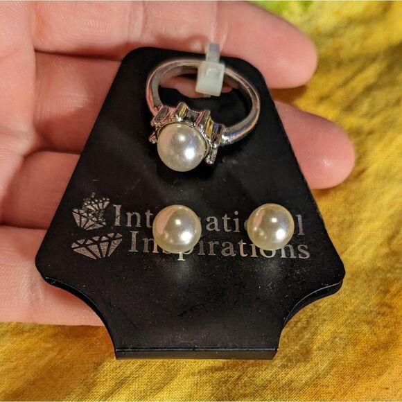 International Inspirations faux pearl ring and earring set - Picture 2 of 8